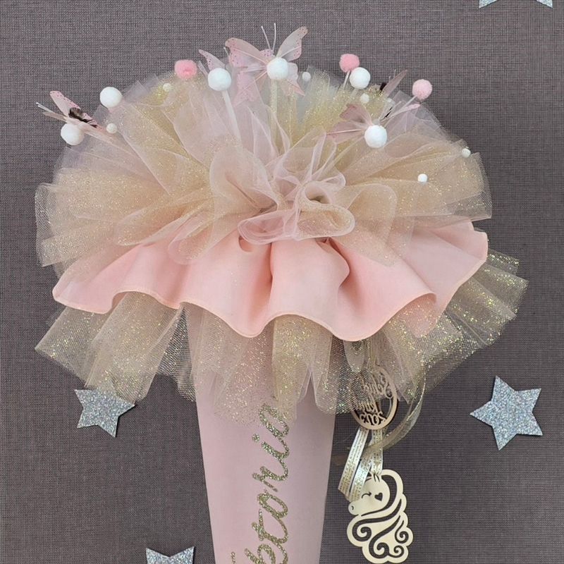 Schultüte Mädchen mit Schmetterlingen in zartrosa warm Farbe, inkl. Zusatzrüsche