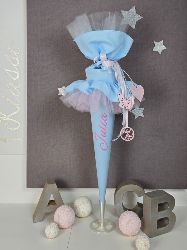 Schultüte zum Binden in Babyblau Farbe mit Tüll in Zartrosa