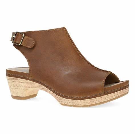 Luna Lizzy Tan Oiled Pull Up