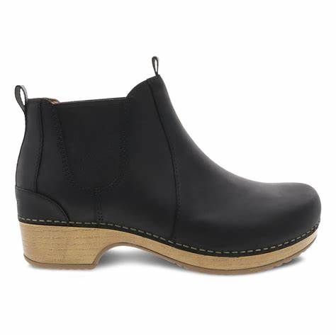 Barnes Becka Black Oiled Pull Up