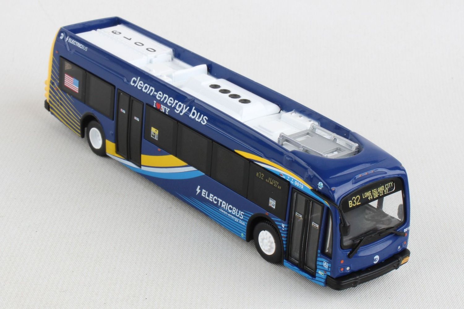 Daron 1/87 scale New York City MTA Protera Electric Hybrid Bus