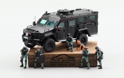 1/64 scale Lenco Bearcat G3 (BLACK) with 6 metal figures (see description for complete details)