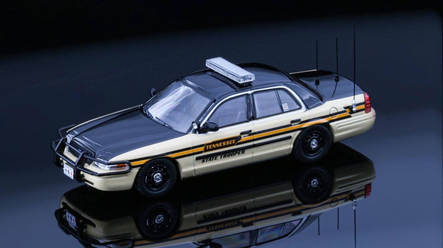 1/64 Tennessee State Police Ford Crown Victoria (comes in plastic display case)