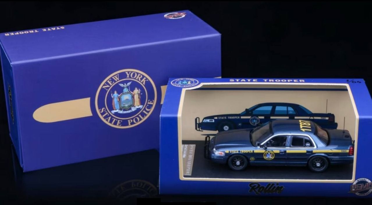 1/64 New York State Police Thruway Ford Crown Victoria slicktop (with gift box)