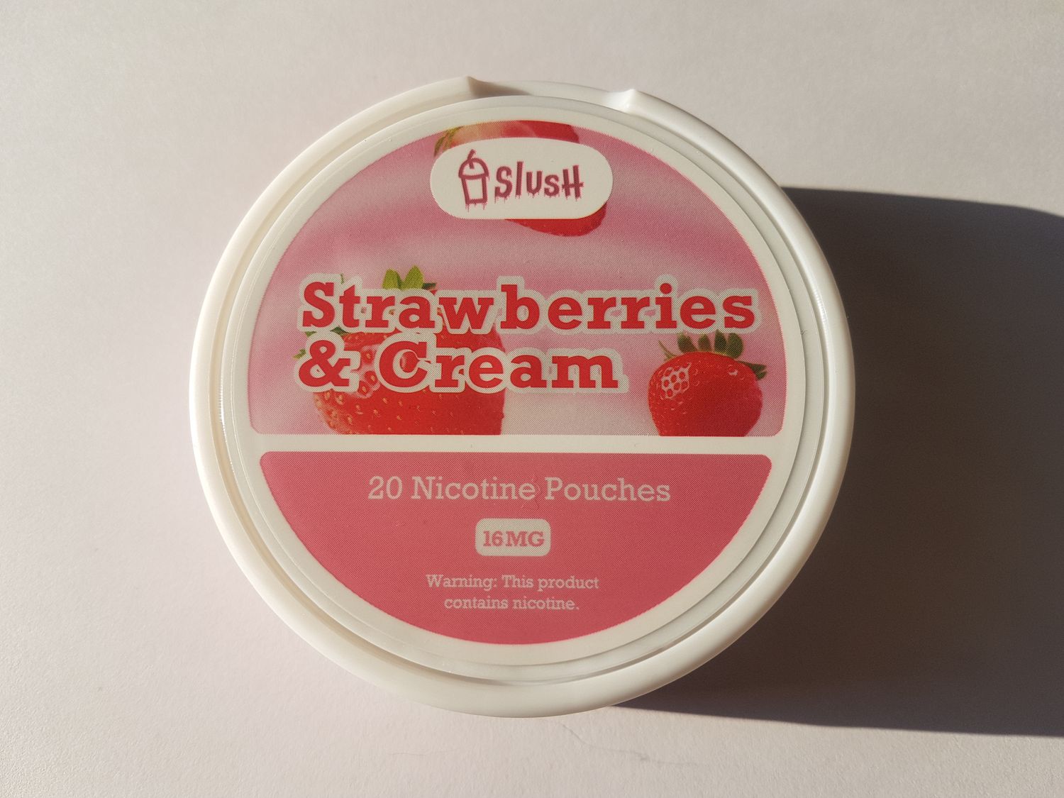 SLUSH Strawberries &amp; Cream Pouches 16mg nicotine