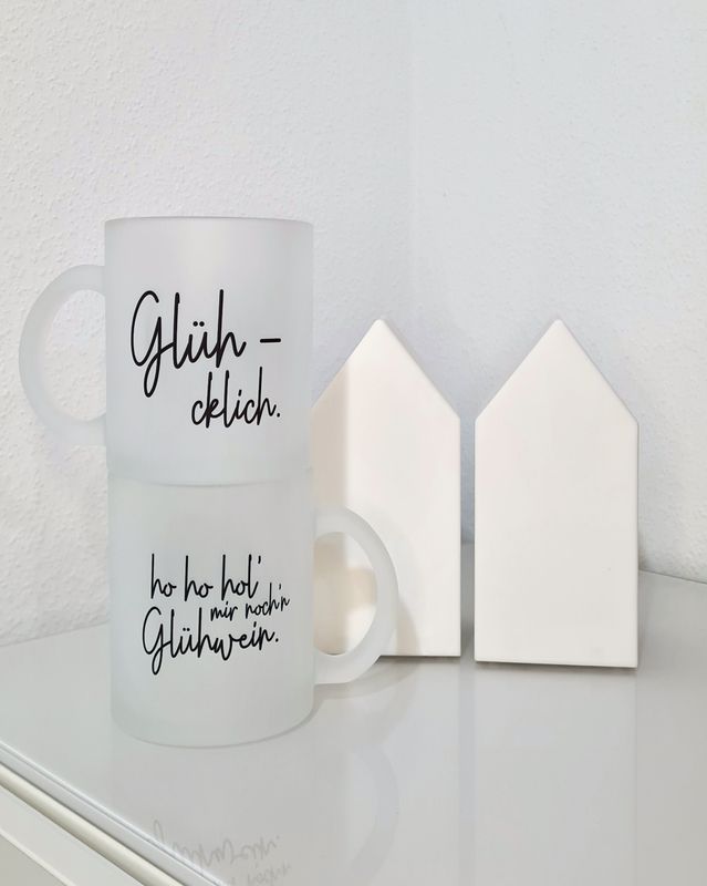 Satinierte Glastasse für die Weihnachtszeit