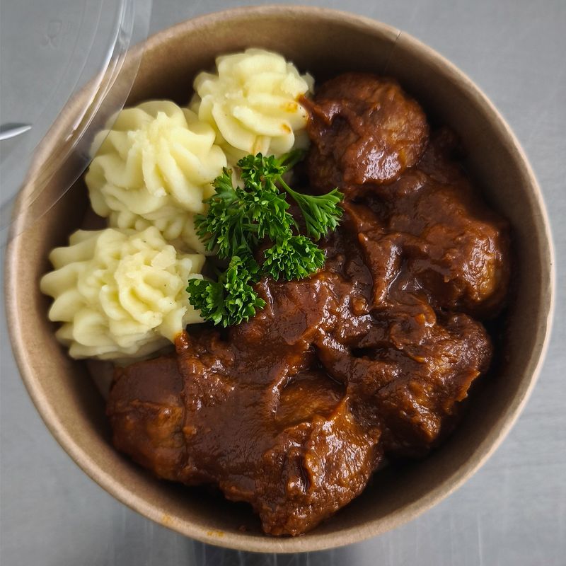 ALBÓNDIGAS en SALSA con reducción de Pedro Ximénez y puré de patata - ración