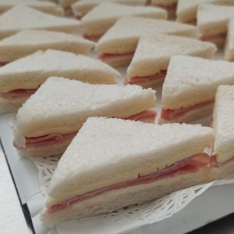 30 Mini-Sandwiches Mixtos de Jamón y Queso