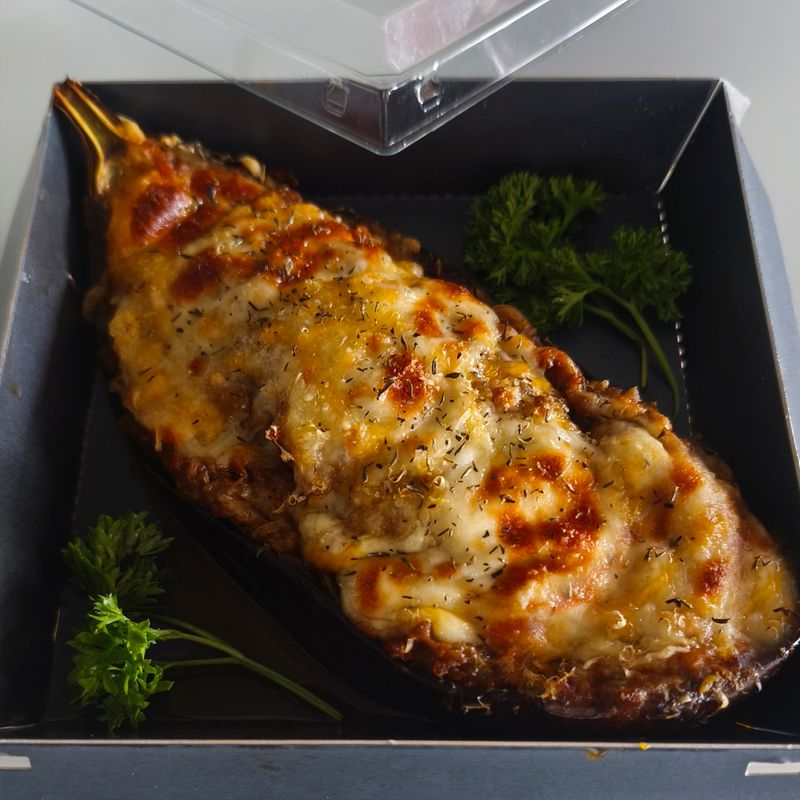 BERENJENA rellena de Carne y Verduras gratinadas BERENJENA rellena de Carne y Verduras gratinadas