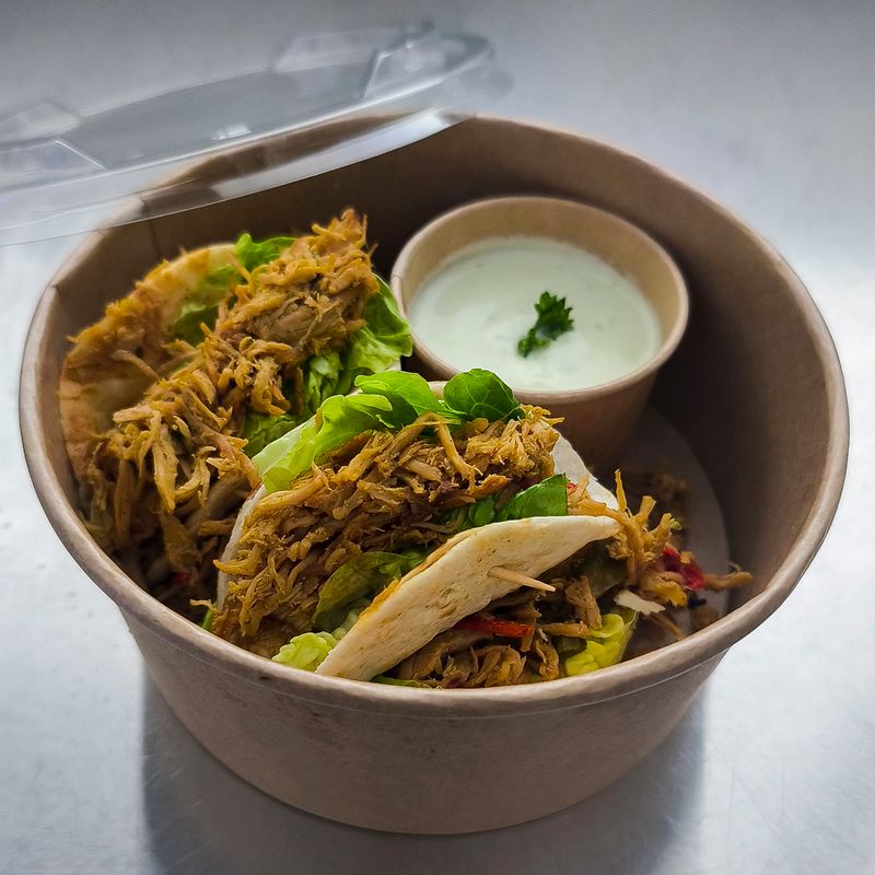 TAQUITOS de Pollo y Verduras con salsa de yogur casera