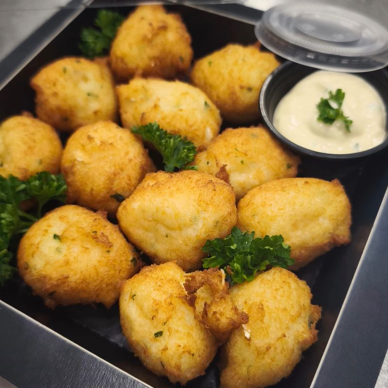 Pack Caja 12 Buñuelos de Bacalao con alioli