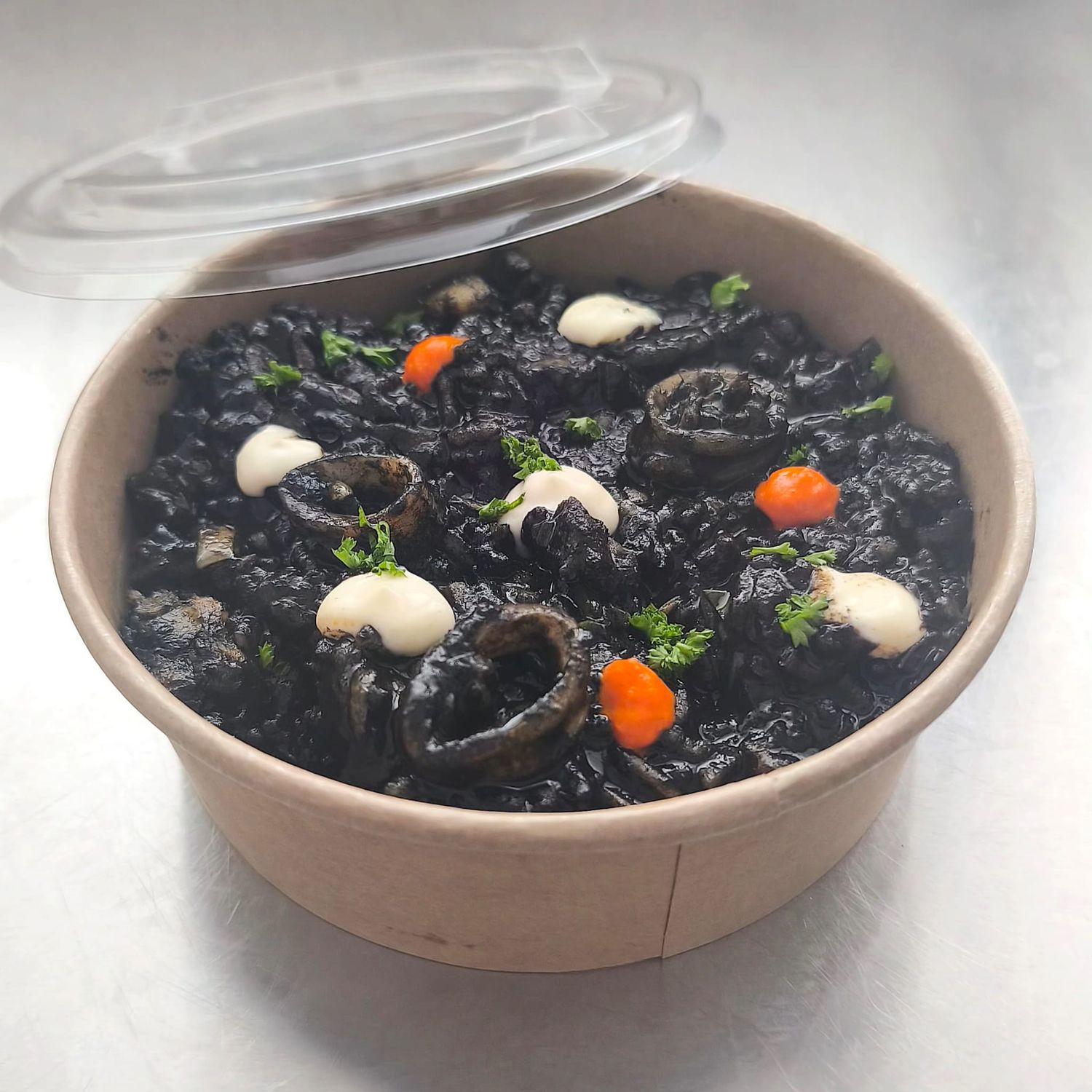 ARROZ NEGRO con Calamares y Merluza