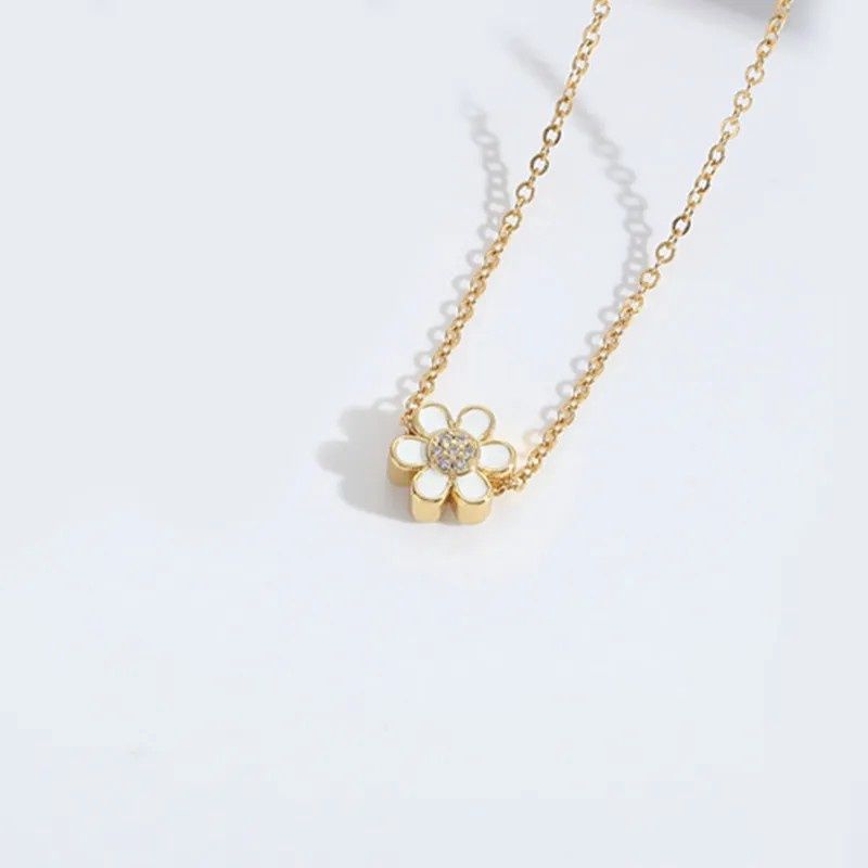 Flower Pendant Necklace, Colour: White