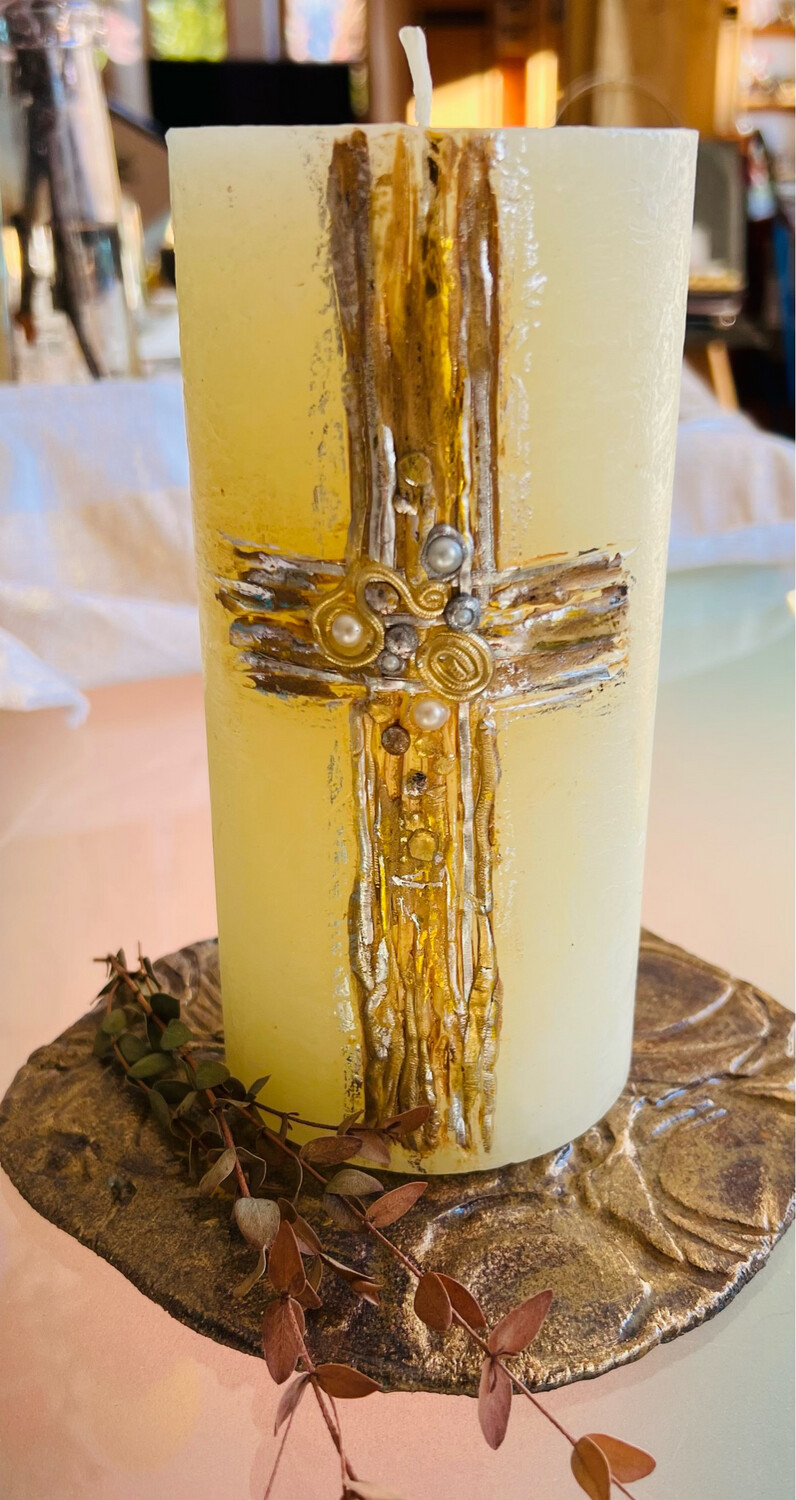 Trauerkerze Kreuz „geschnitzt“, Blattwachs gold/silber