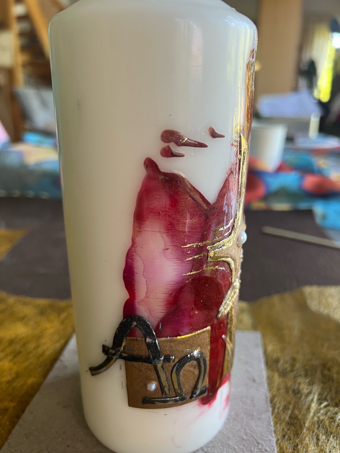 Trauerkerze, Encaustic Rot-Braun-Töne mit Gold, Kreuz, Ähren, Alpha und Omega, Perlen, Kristalle