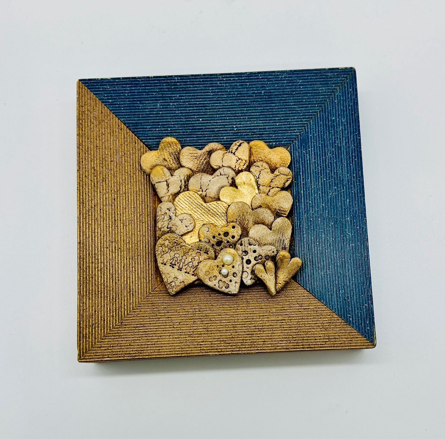 Tonherzen im Holzrahmen 15x15 cm