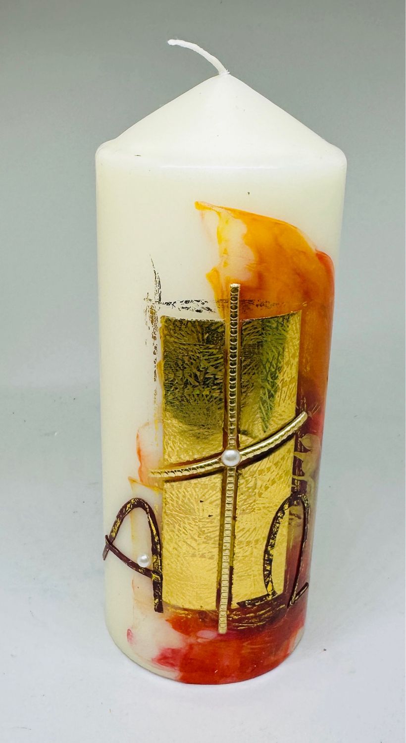 Trauerkerze Encaustic Rottöne, Kreuz und Alpha/Omega, Blattwachs, Perlen