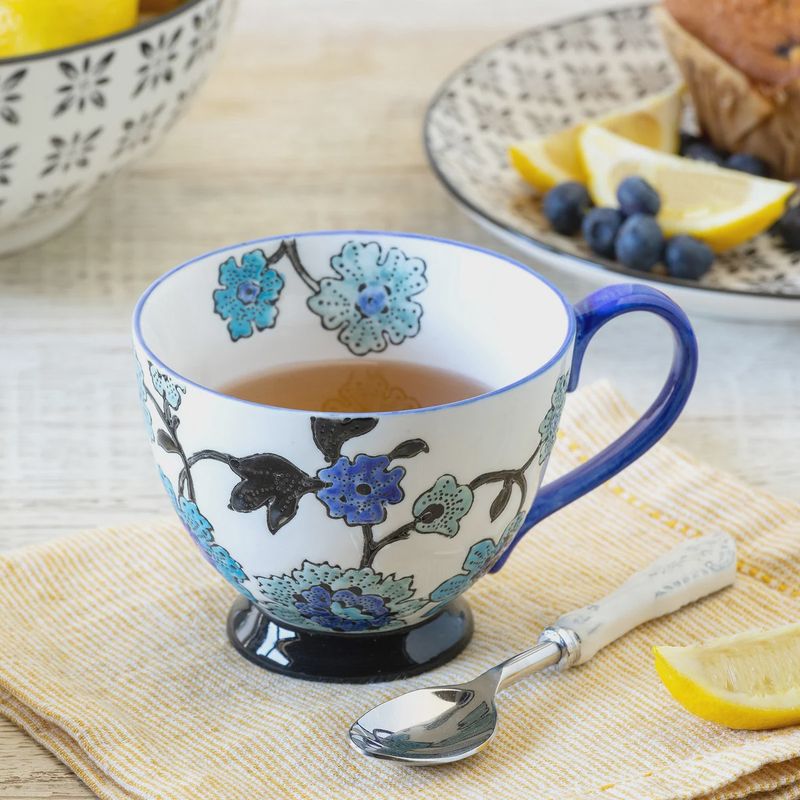 Periwinkle Vine Pattern Cup
