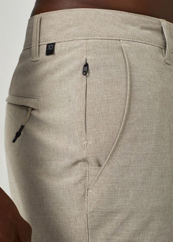 Dynamic 7" Hybrid Short