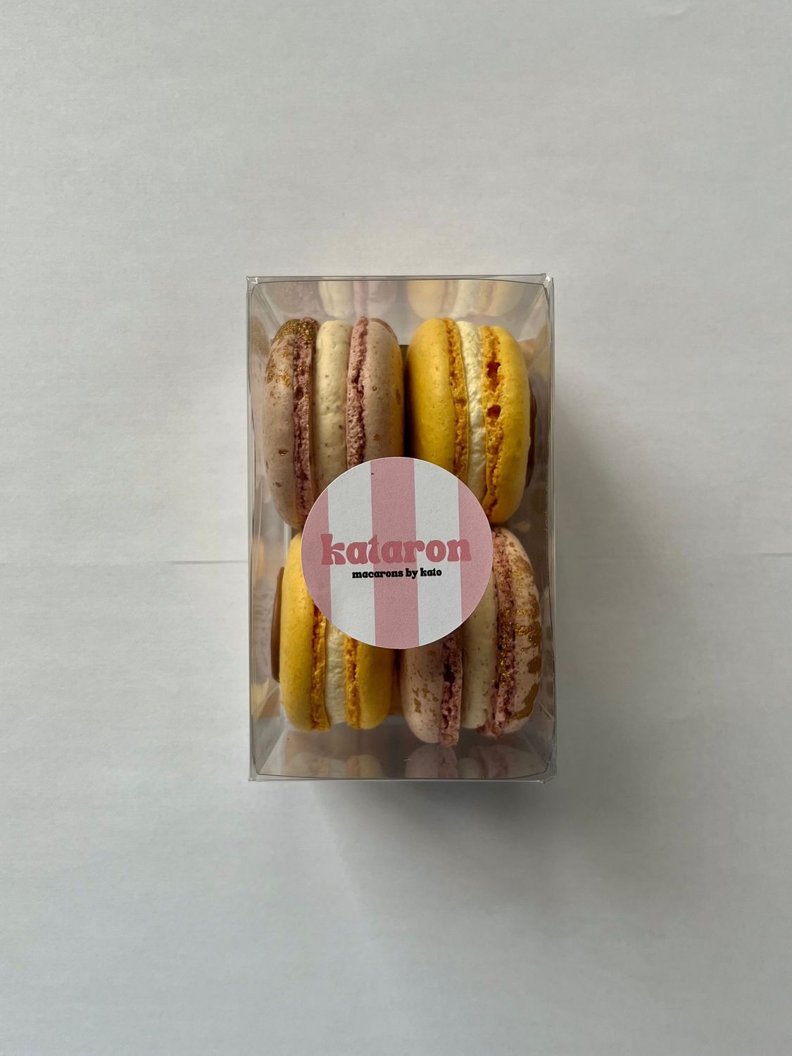 Pécan en kalamansi - melk chocolade - Doosje van 4 macarons