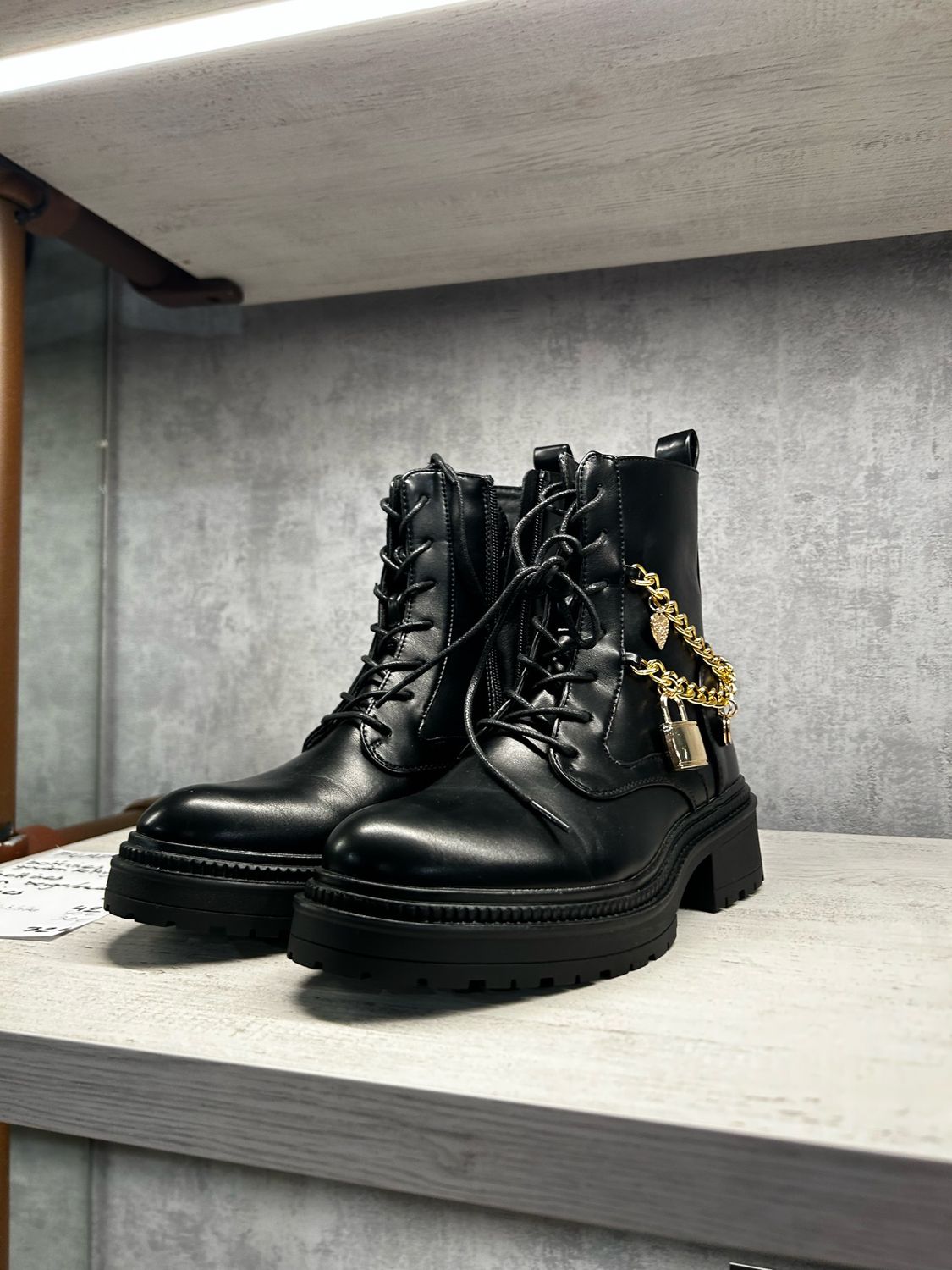 Boots chains