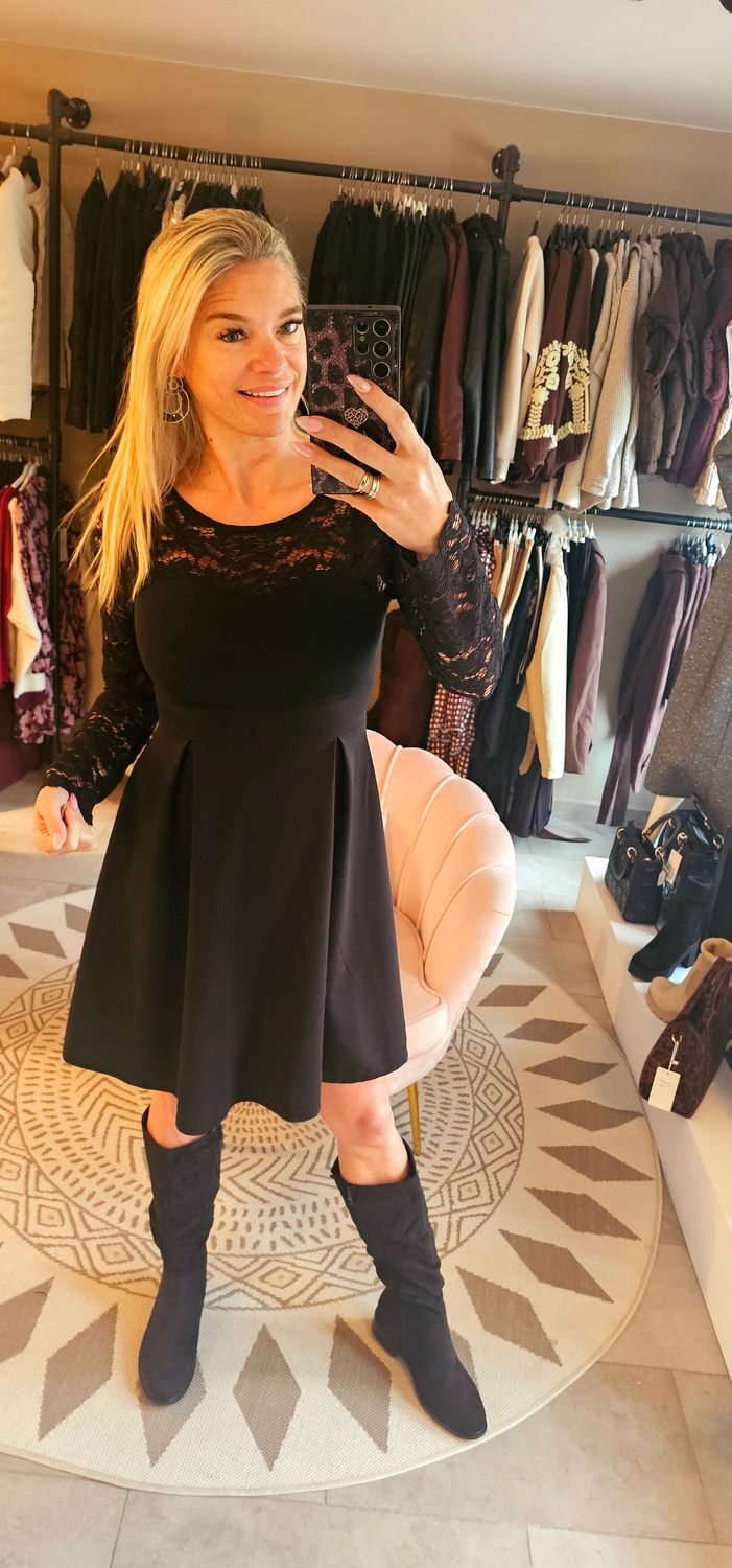 Kleedje lange kanten mouw