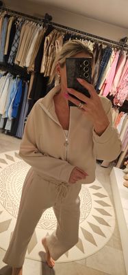 Homewear Roos / beig cardigan