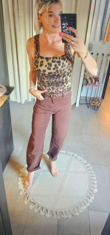 Basic top Leo