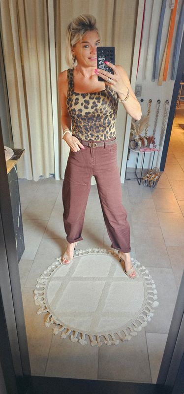 Basic top Leo