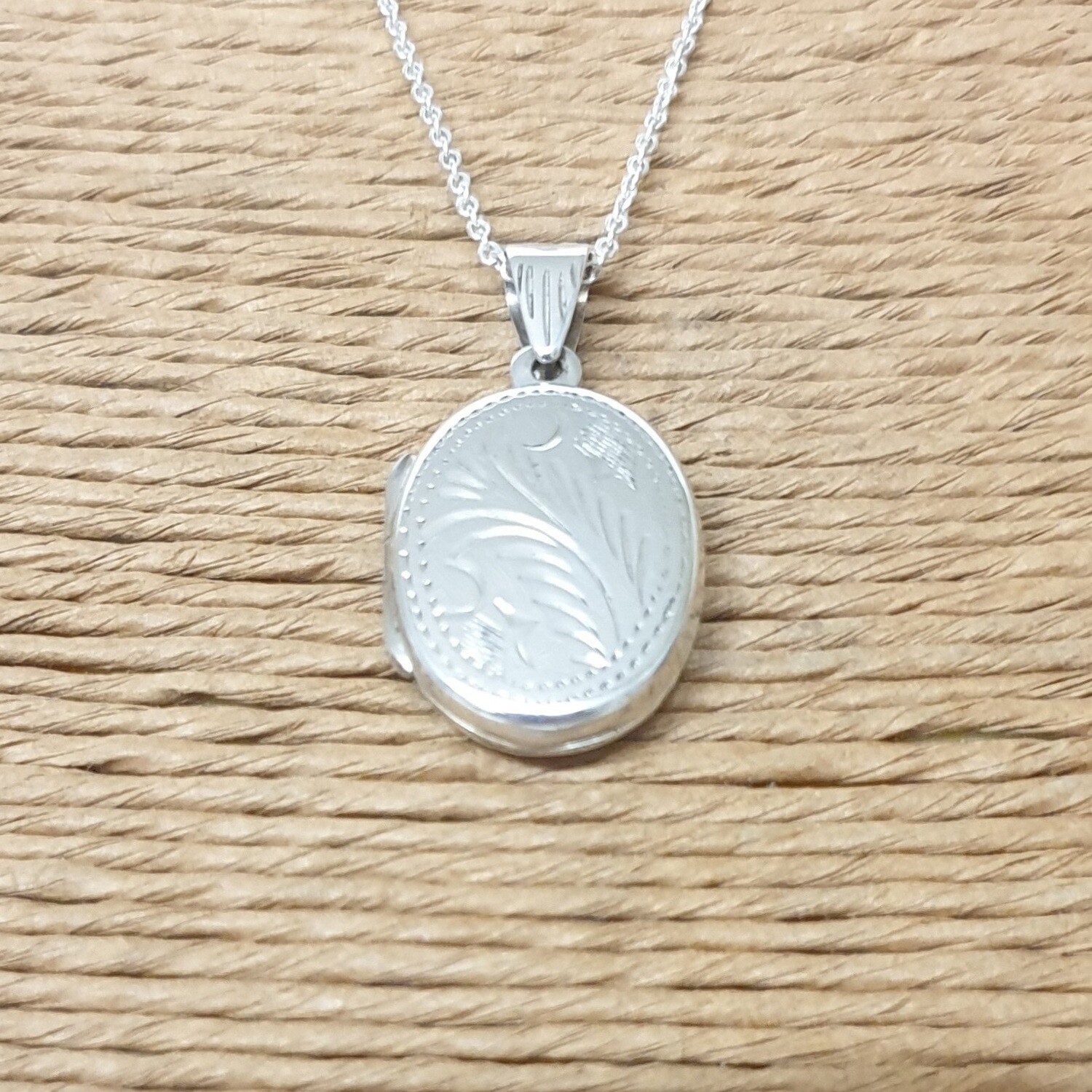 Locket Oval