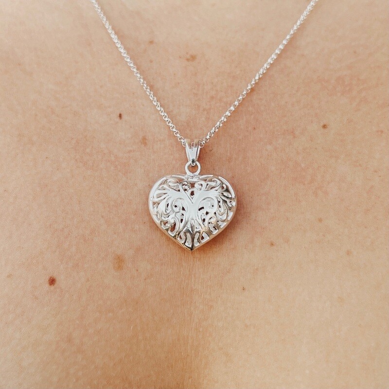 Heart pendant dimensional pendant and necklace