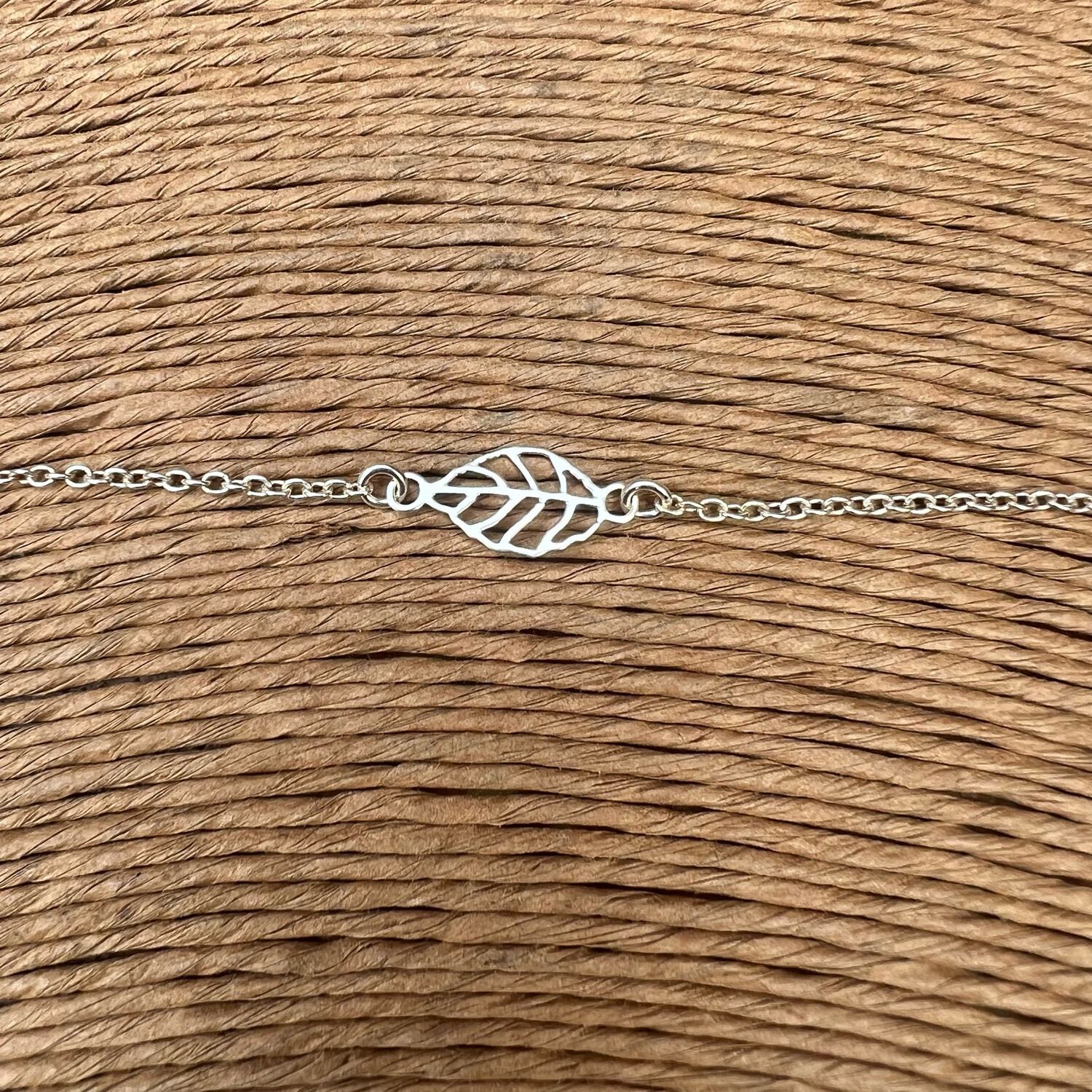 Bracelet leaf charm
