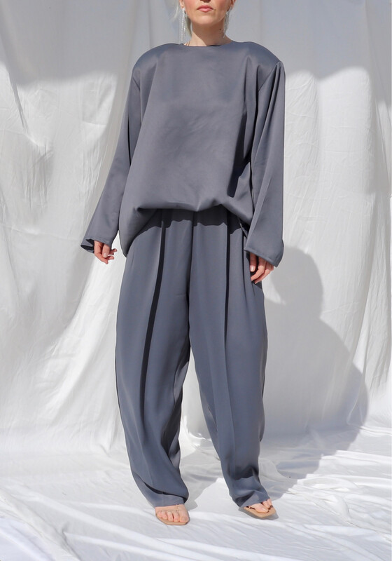 Piccola Capsule con Blusa girocollo e Pantalone morbido