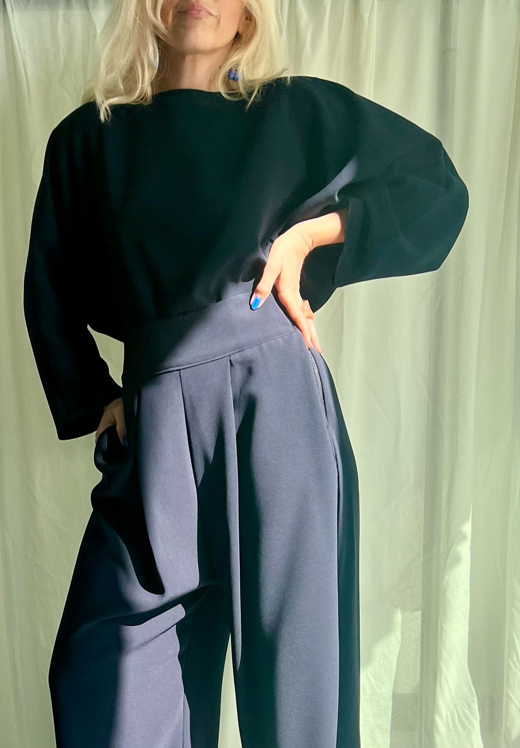 Completo Blusa + Pantalone con pinces/ blu scuro crepe cady (disponibile anche in nero)