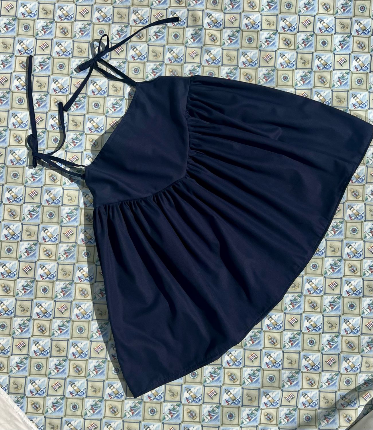 Abito smanicato con corpino a V/ cotone blu scuro