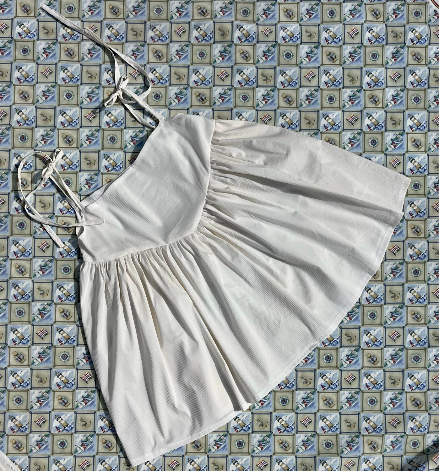 Abito smanicato con corpino a V/ cotone bianco panna