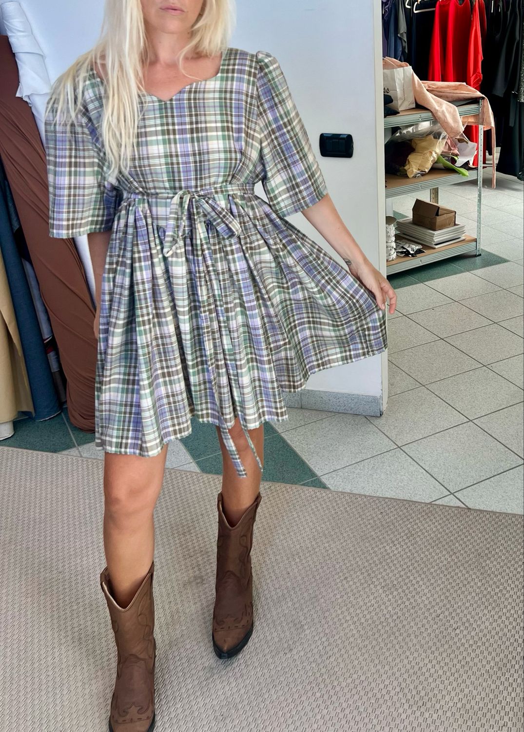 Abitino con corpino a V double-face/quadri