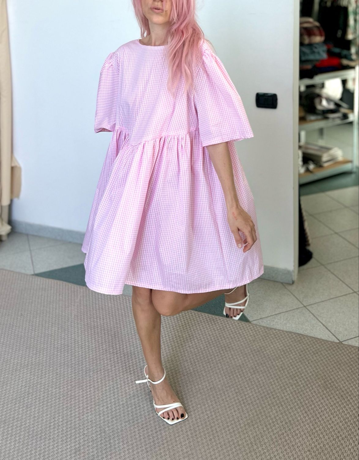 Abito con taglio a V in vita + scollo a V dietro/ cotone vichy rosa