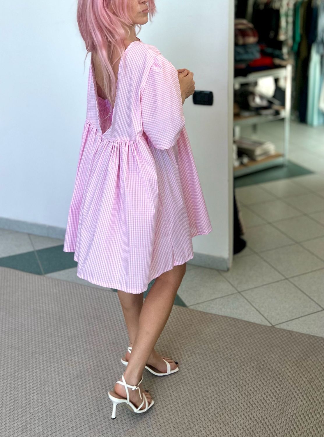Abito con taglio a V in vita + scollo a V dietro/ cotone vichy rosa