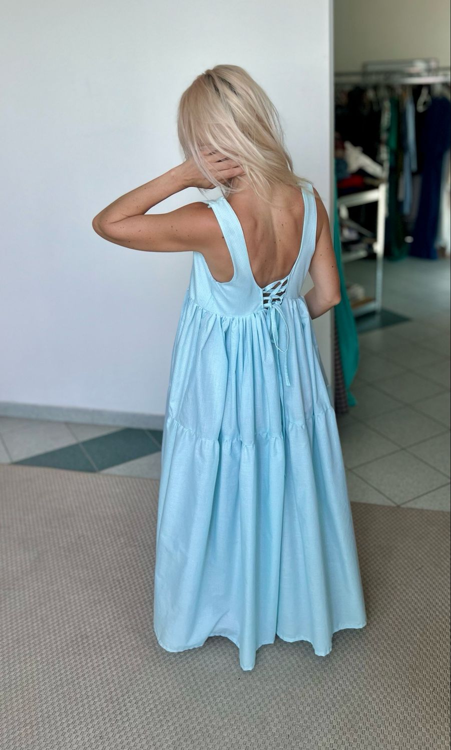 Maxi abito con scollo squadrato / vichy azzurro
