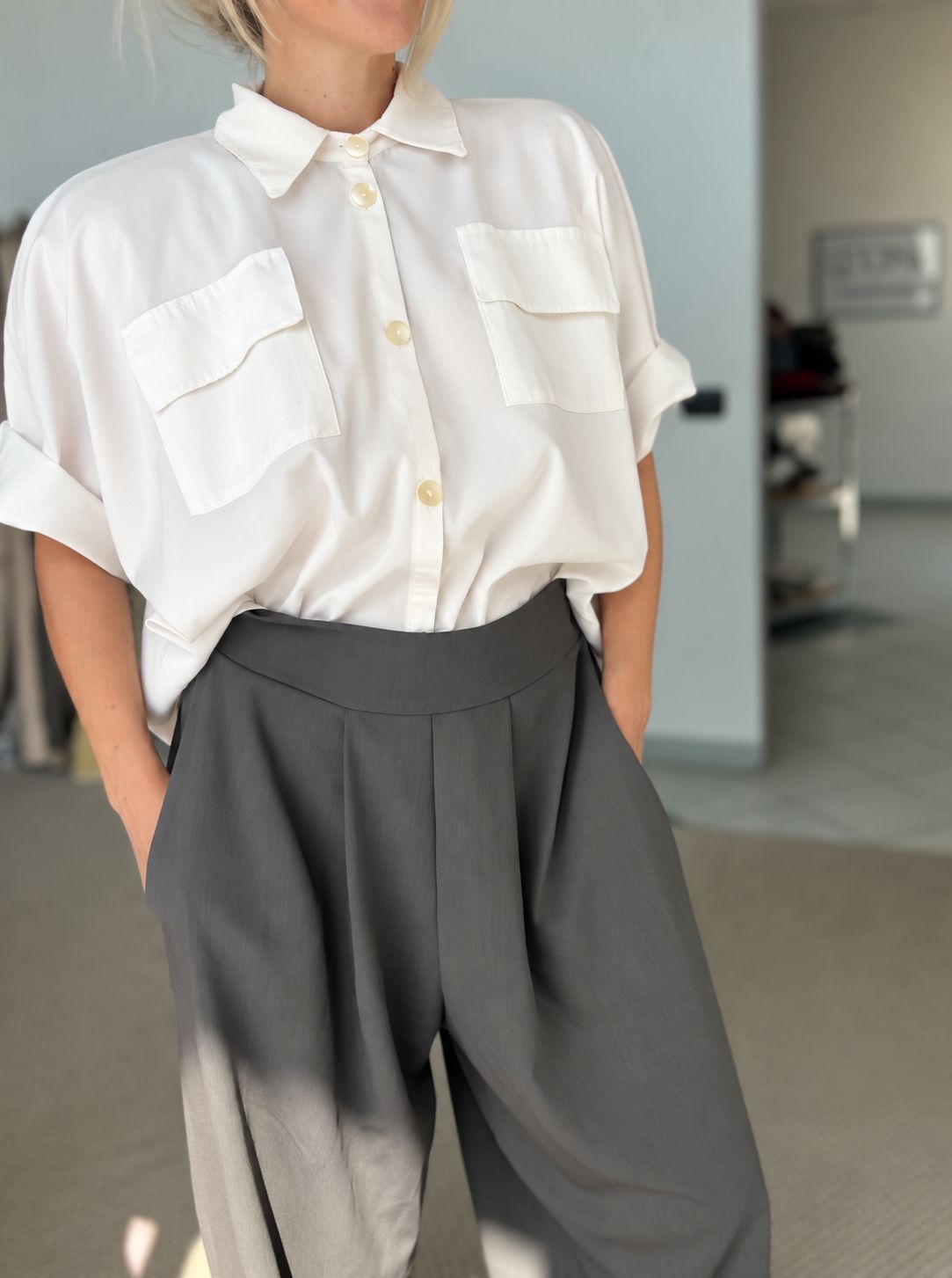 Pantalone con pinces + elastico nel retro/ fresco lana fango