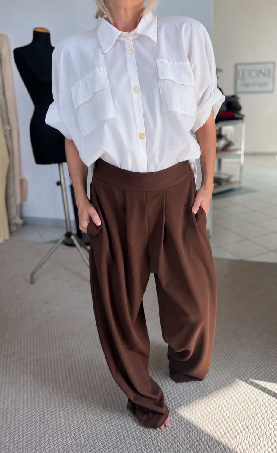 Pantalone con pinces + elastico nel retro/ fresco lana cioccolato