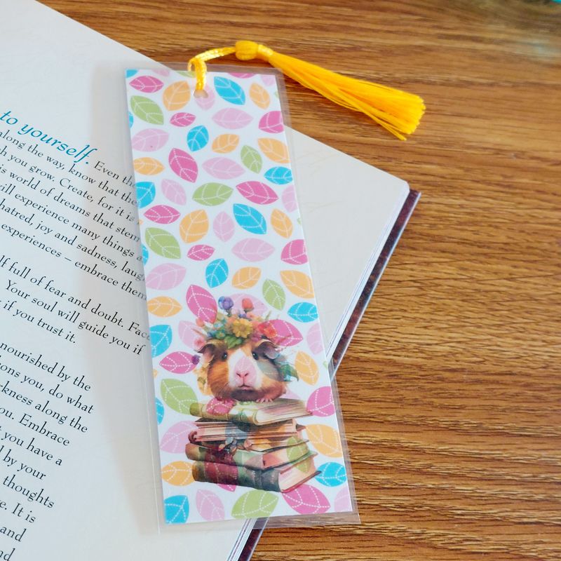 Guinea Pig Book Mark - Leaves