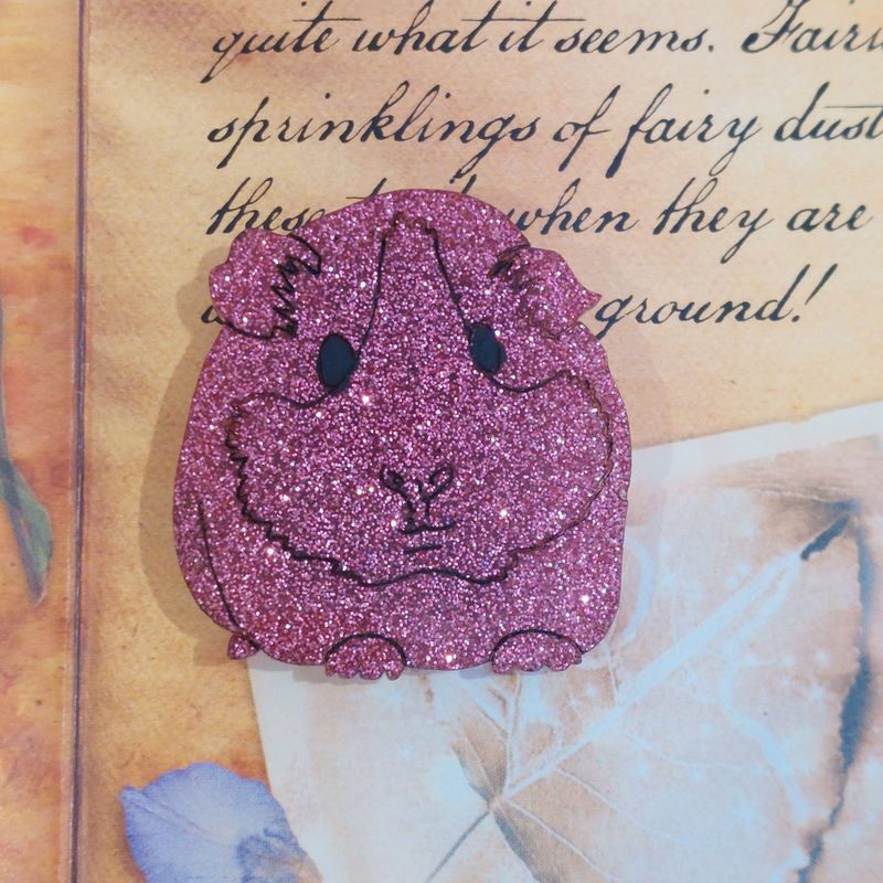 ​Handmade Glitter Guinea Pig Magnet – 4 x 4cm
