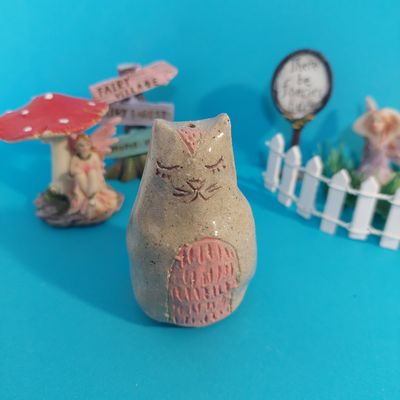 Ceramic Cat Vase - Dark Pink