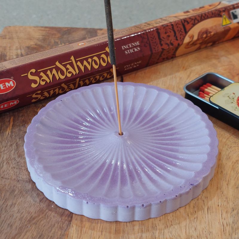 ​Aqua Cast Incense Stick Holder - Large Round Lilac