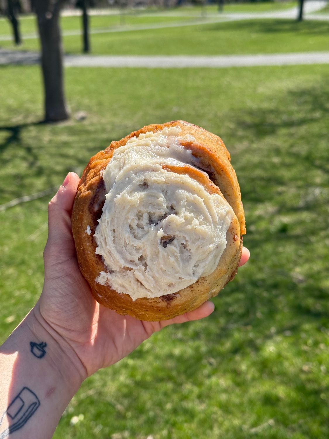JUMBO Gourmet cinnamon bun