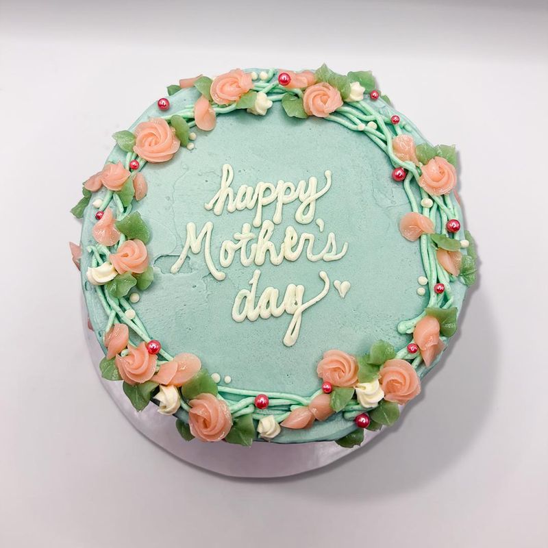 LaRose Chocolate 4" mini cake--Berry Vanilla