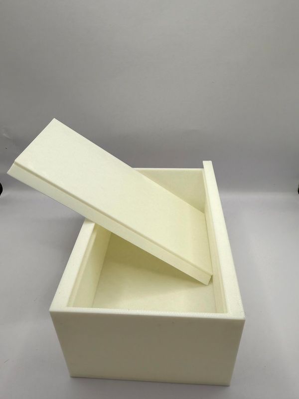 Box mit Schiebedeckel