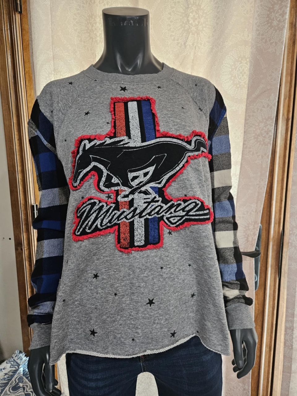 Ford Mustang  Sweatshirt Small